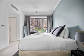 Spacious 1BR Apt Downtown Dubai